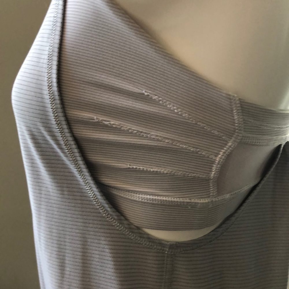 Lululemon blousy tank size 4 - Picture 6 of 8